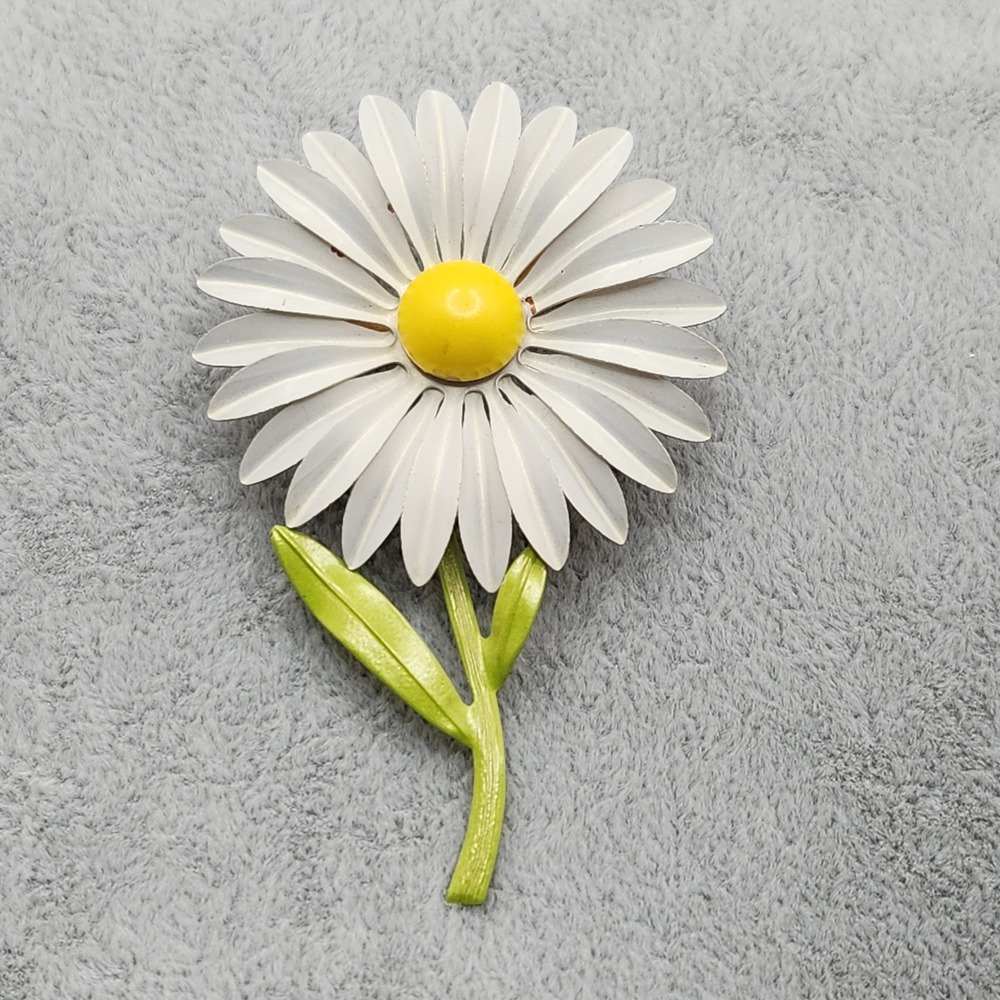 Vintage White Enamel Daisy Flower Brooch Pin Flower Power 1960s Mod Pop Art